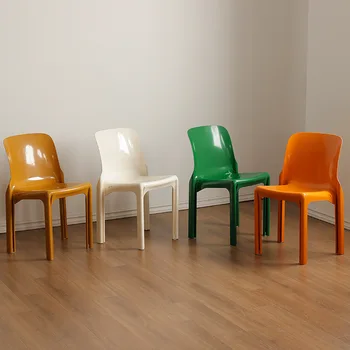 Креативен трапезария стол на скандинавския дизайнерски, модерен и лесен домакински стол, който може да се сгъне назад, средновековната пластмасова поставка за срещи 